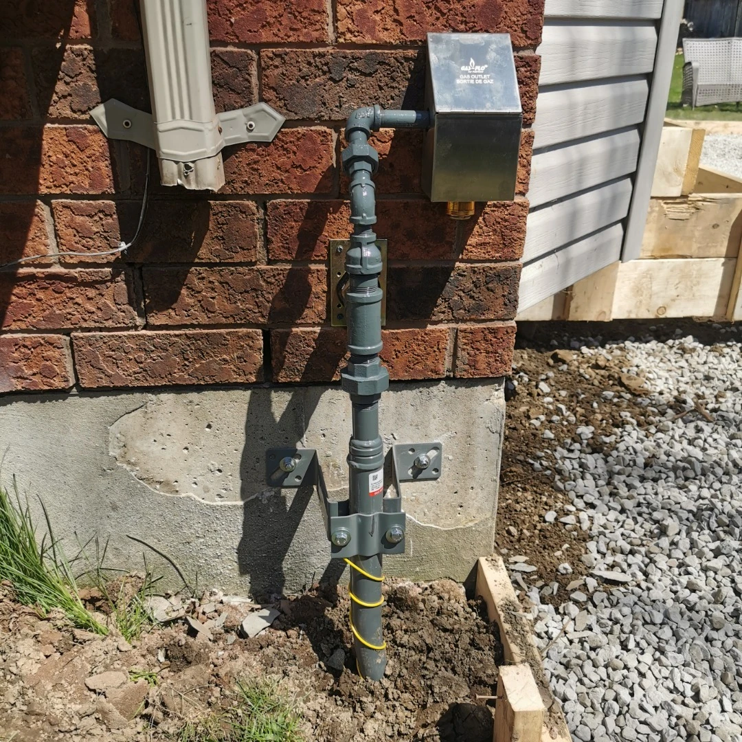 Outdoor gas line connection